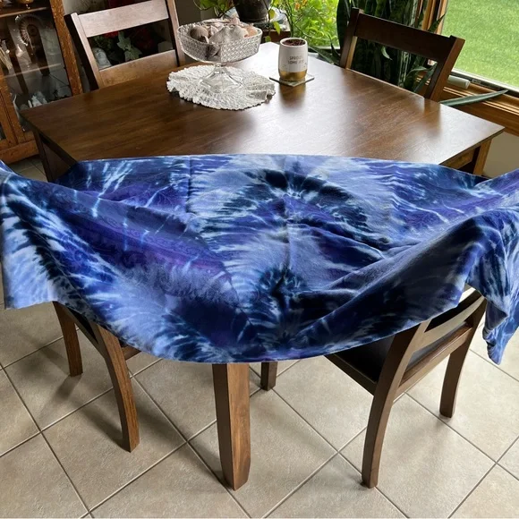 Vintage Damask tablecloth that’s been tie-dyed - Picture 2 of 4